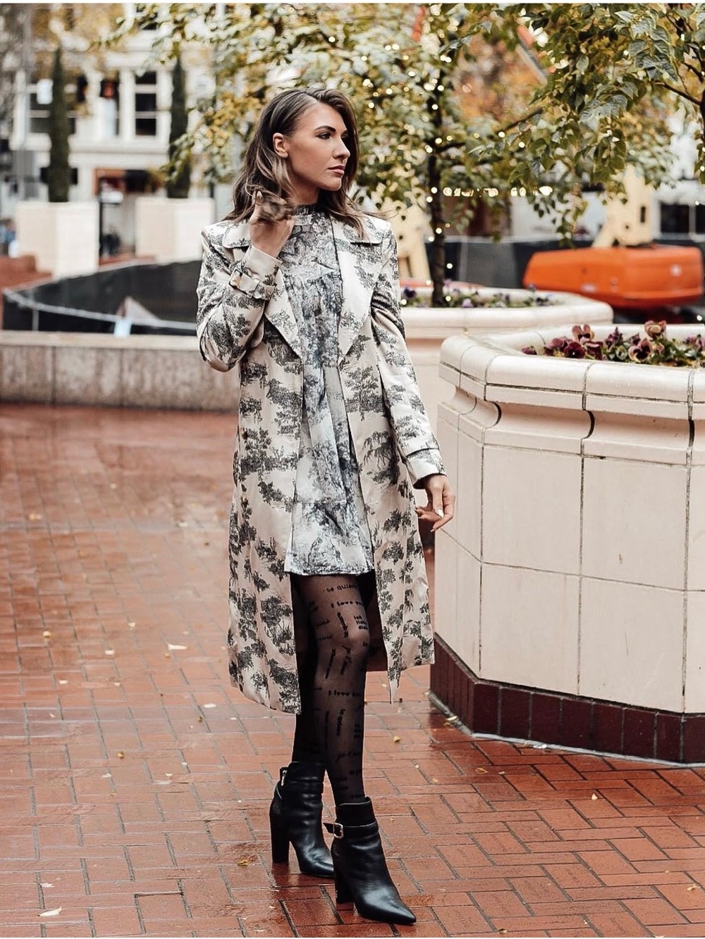 INC International Concepts Beige and Black Toile Trench